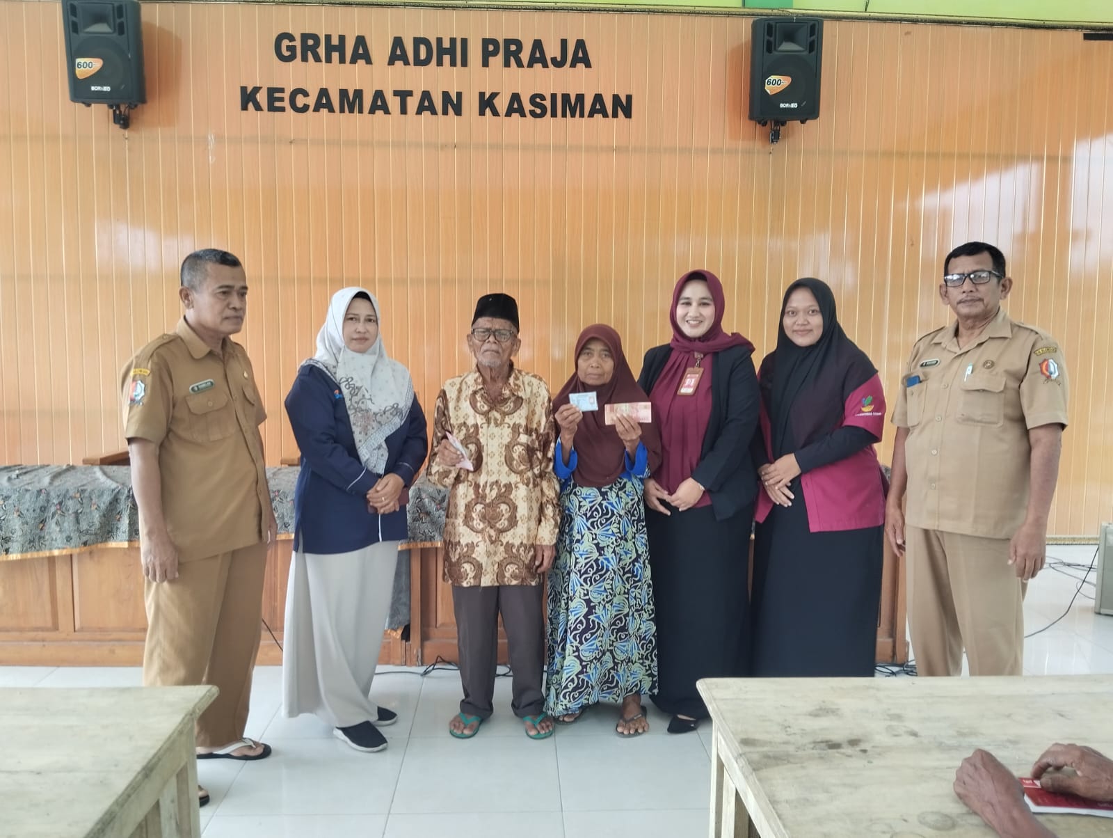 Penyaluran Bantuan Sosial PKH Plus Tahap I Tahun 2025 di Kecamatan Kasiman