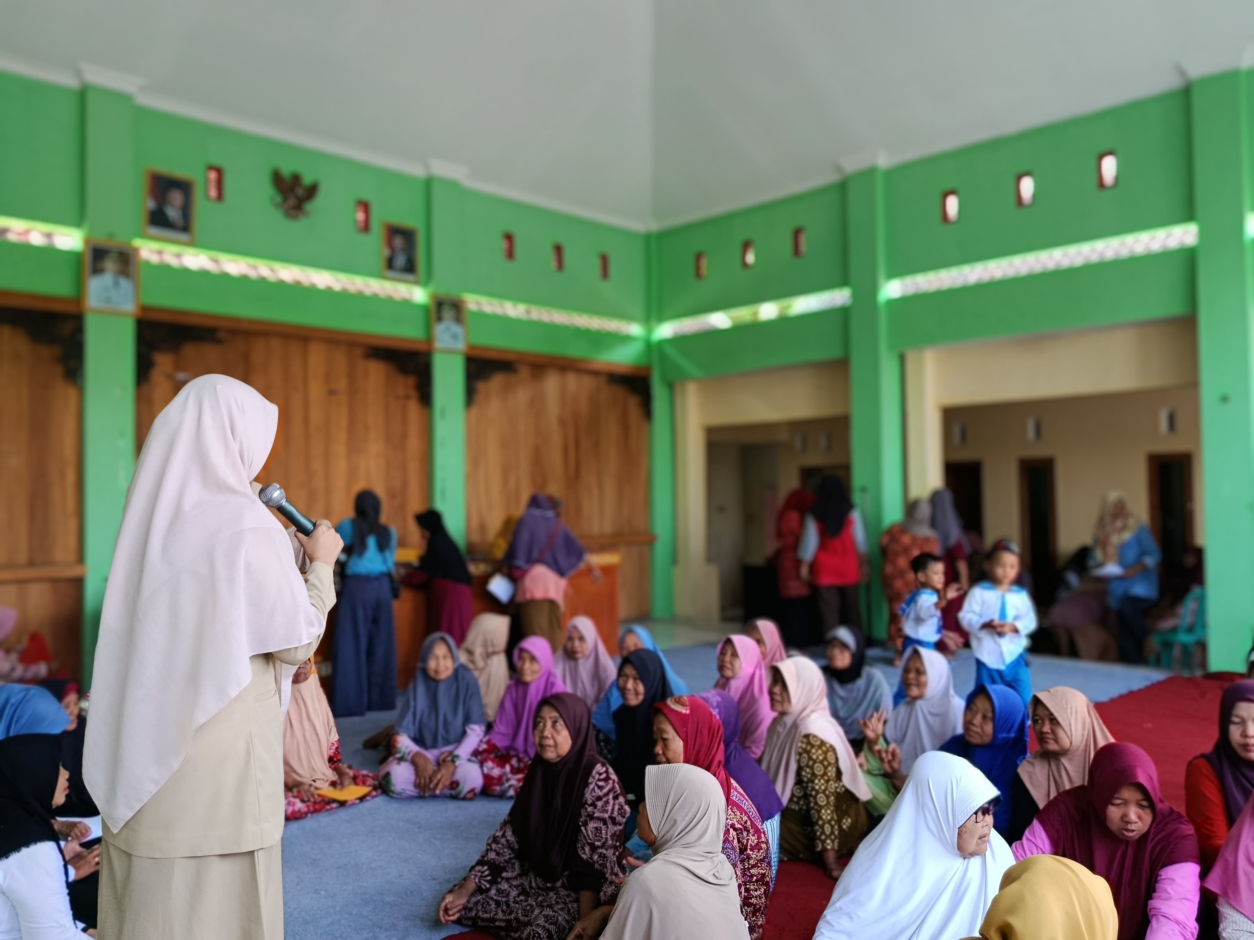 Pemantauan Posyandu Dahlia: Komitmen Pelayanan Kesehatan Dasar di Desa Betet