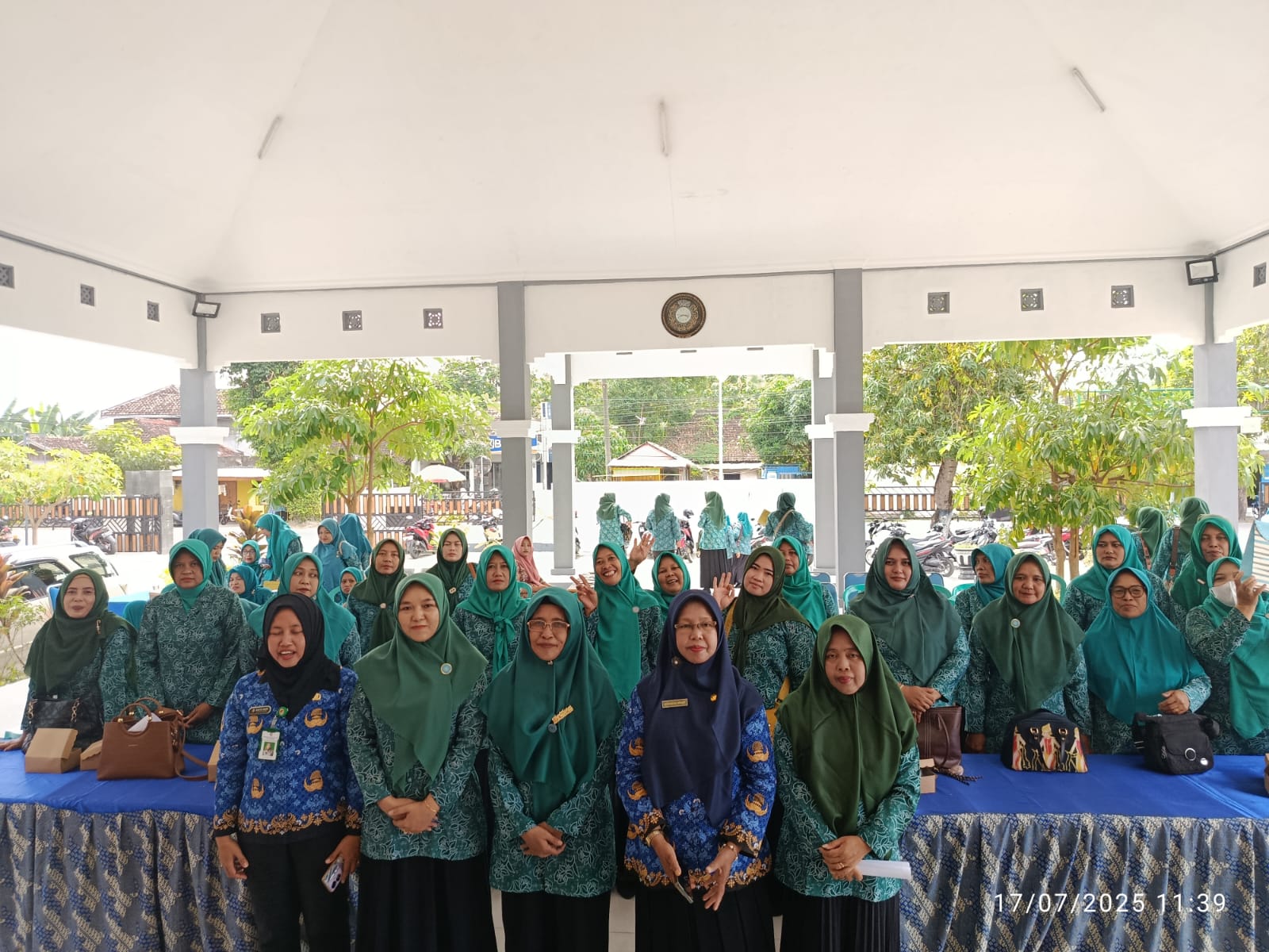 Tim Penggerak PKK Kecamatan Kasiman mengadakan pertemuan rutin di Grha Adhi Praja