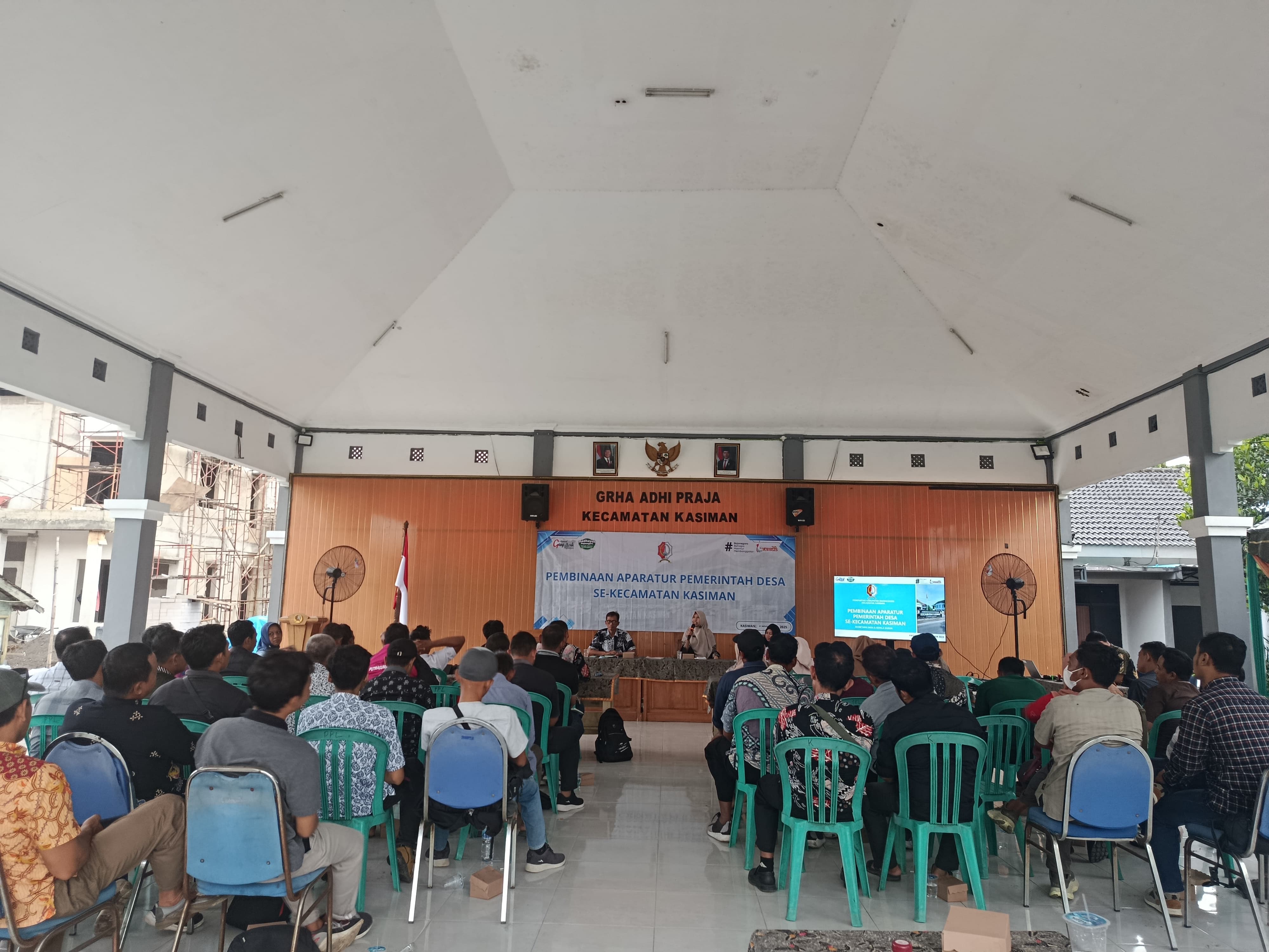 Rapat Dinas Sekretaris Desa dan Kepala Dusun se-Kecamatan Kasiman Berjalan Tertib dan Produktif