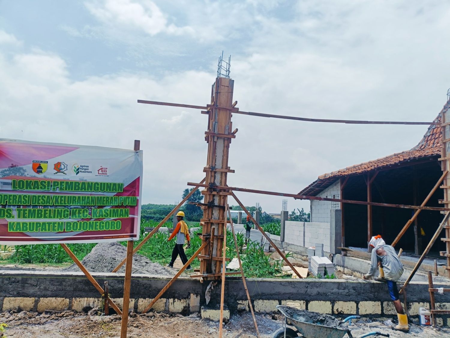 Monitoring Pembangunan Gerai KDMP Desa Tembeling