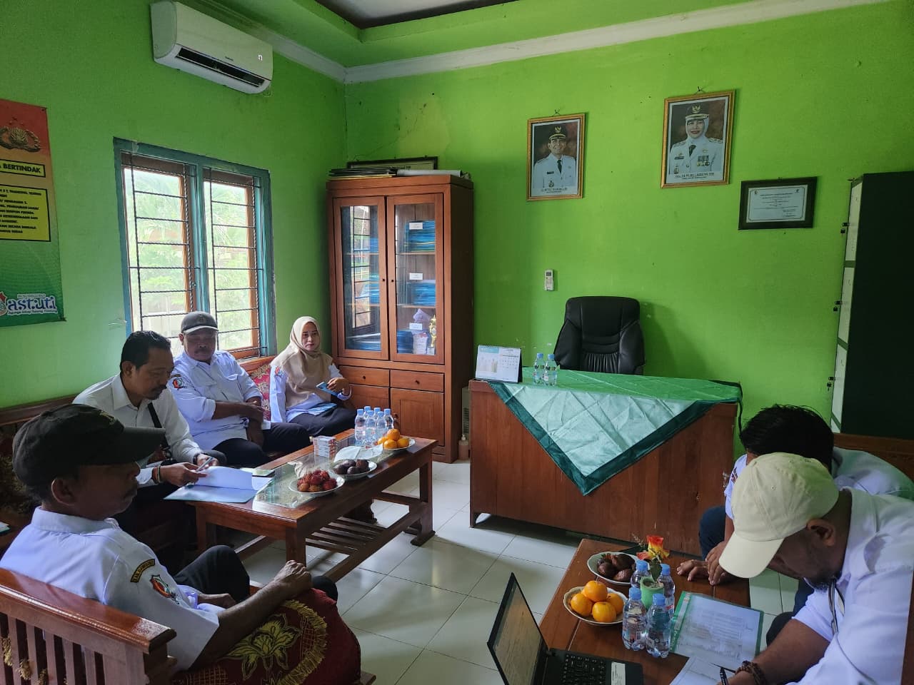 Inspektorat Kabupaten Bojonegoro Lakukan Monev BKKD 2025 di Desa Tambakmerak