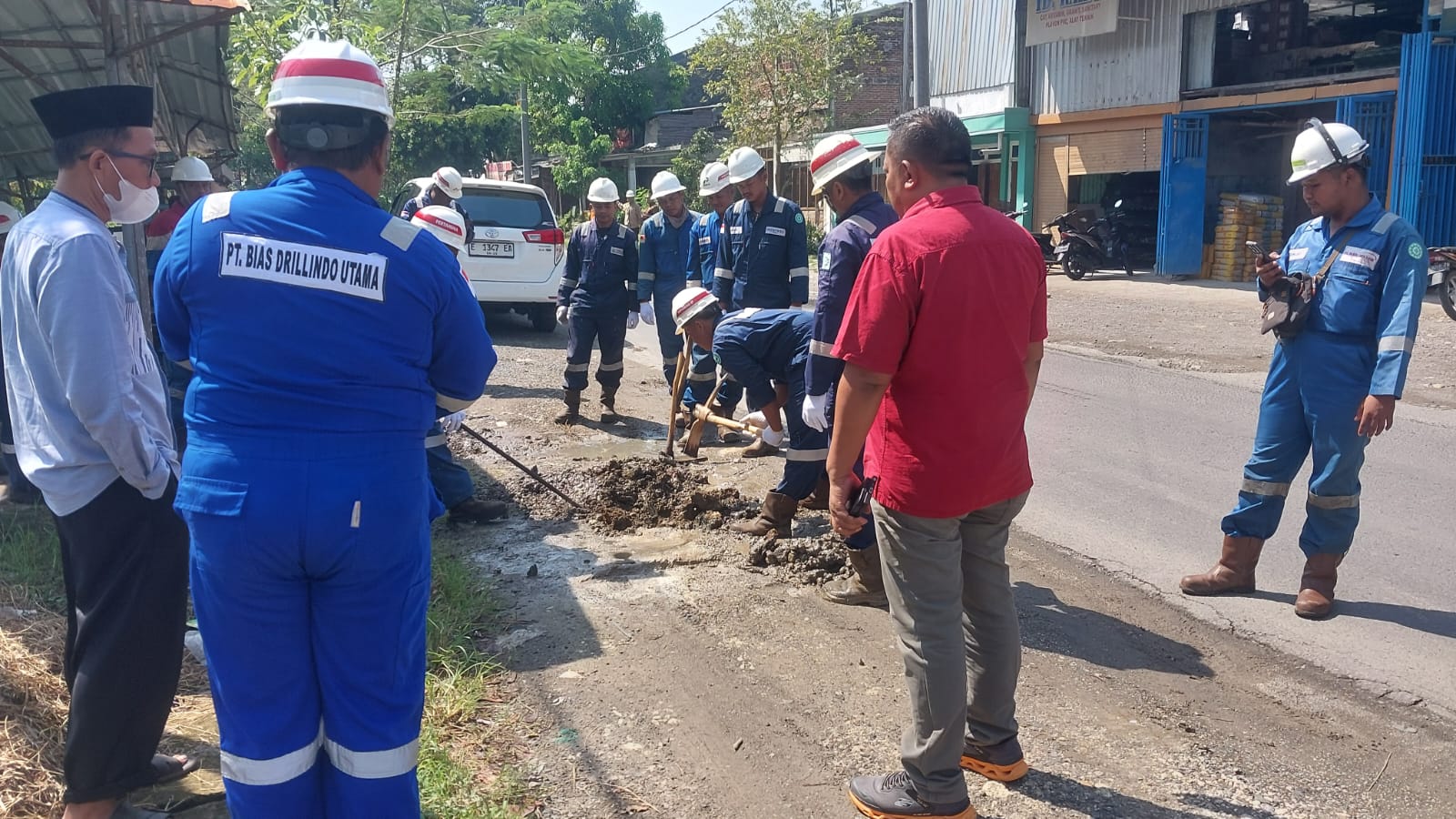 Menindaklanjuti Laporan/Keluhan Masyarakat adanya Saluran /Pipa milik Pertamina yg bocor