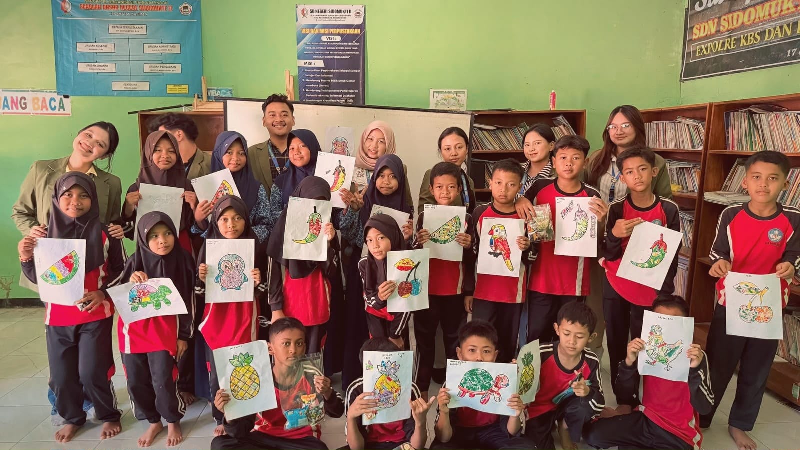 Belajar Sambil Berkarya, Siswa SD Dibekali Kolase dari Sampah