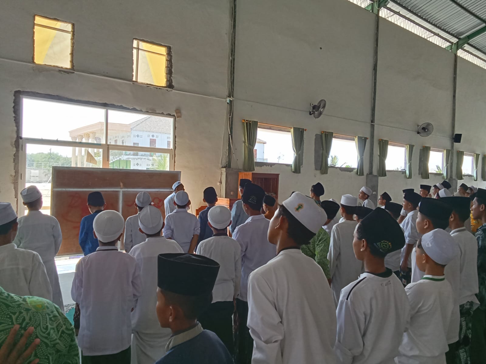 Ketuk Pintu Langit, Kecamatan Kasiman dan Santri Ponpes Fathul Majid Laksanakan Salat Istisqa